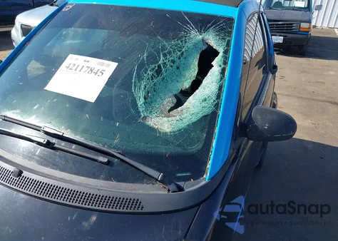 2008 Smart Fortwo Passion z USA, uszkodzony, nr VIN WMEEK31X78K148371